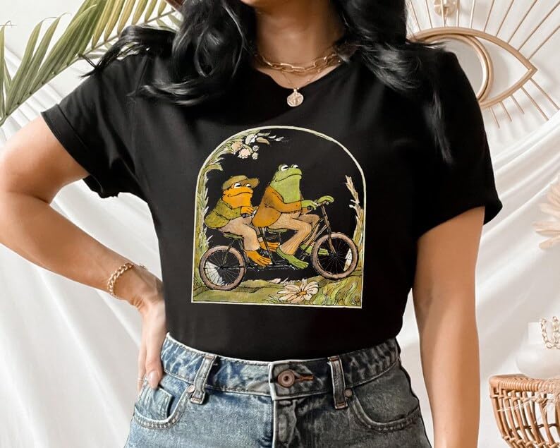 Unisex Frog and Toad, 90s Graphic Shirt, Retro Toad Tee, Nature Shirt, 2000s Frog T-Shirt